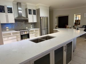 Engineered Stone vs Natural Stone — Which is Better for Your Benchtop?